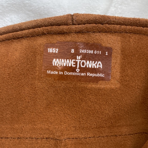 Minnetonka 5 Layer Fringe Boots - Picture 5 of 5